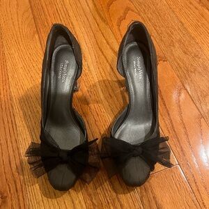 SV Vera Wang Tulle Bow Heels
